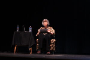 Erika Schwartz speaks to an audience